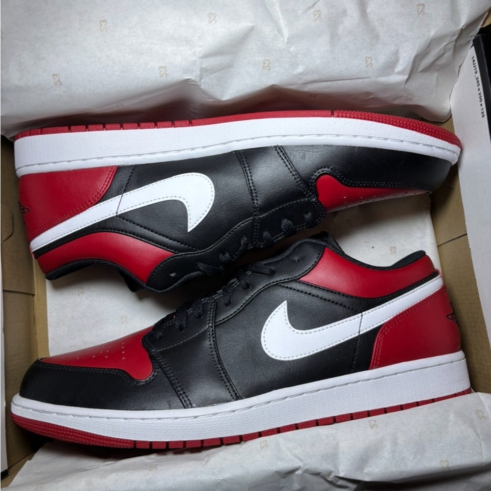 Nike Men's Black and Red Sneakers